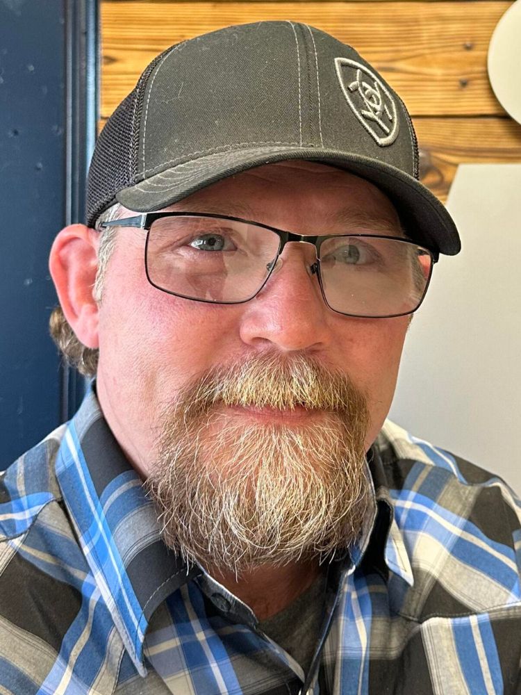 Travis DeWitt headshot